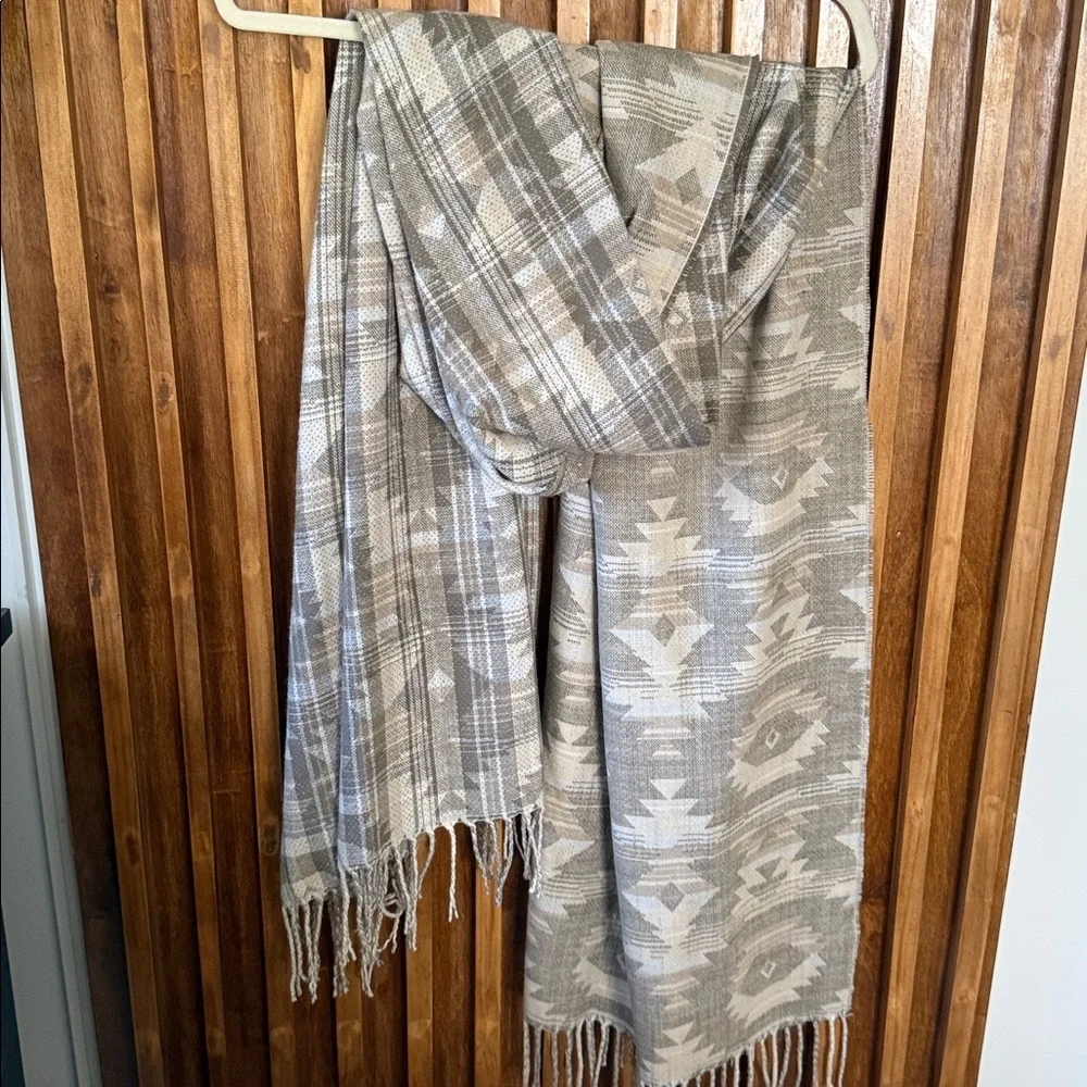 Eddie Bauer CHunky Large Southwestern Scarve. OS